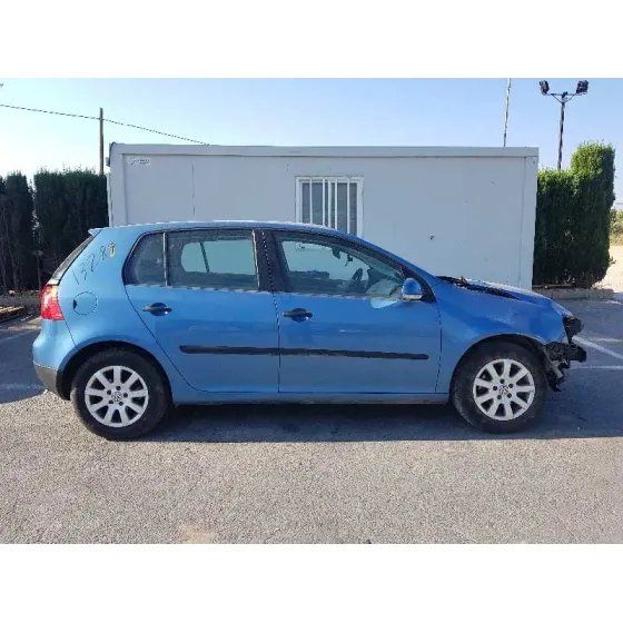 VOLKSWAGEN GOLF V BERLINA (1K1) '2004 TRENDLINE AZUL