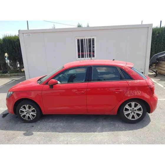 AUDI A1 SPORTBACK (8XA) '2013 AMBITION ROJO