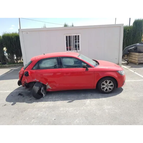 AUDI A1 SPORTBACK (8XA) '2013 AMBITION ROJO
