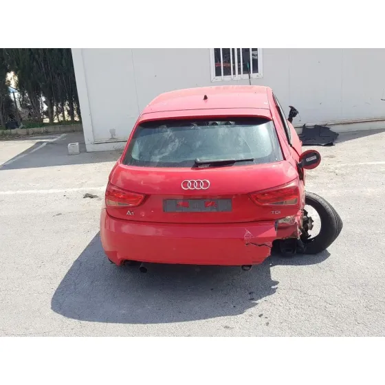 AUDI A1 SPORTBACK (8XA) '2013 AMBITION ROJO