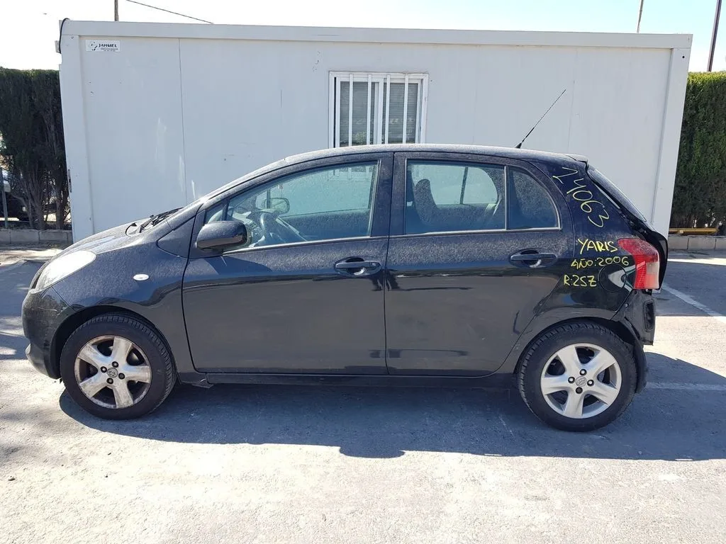 TOYOTA YARIS (KSP9/SCP9/NLP9) '2006 BASICO NEGRO