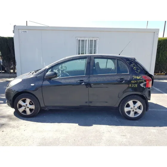 TOYOTA YARIS (KSP9/SCP9/NLP9) '2006 BASICO NEGRO