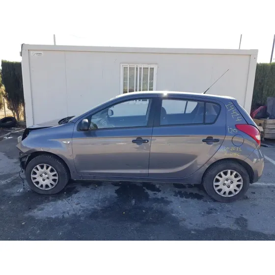 HYUNDAI I20 '2011 CLASSIC GRIS OSCURO