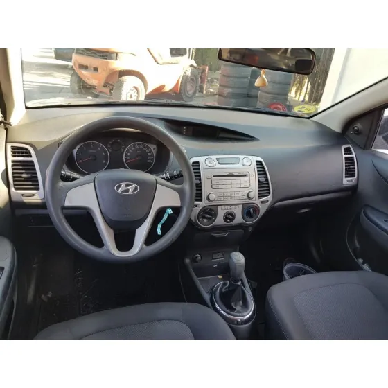 HYUNDAI I20 '2011 CLASSIC GRIS OSCURO