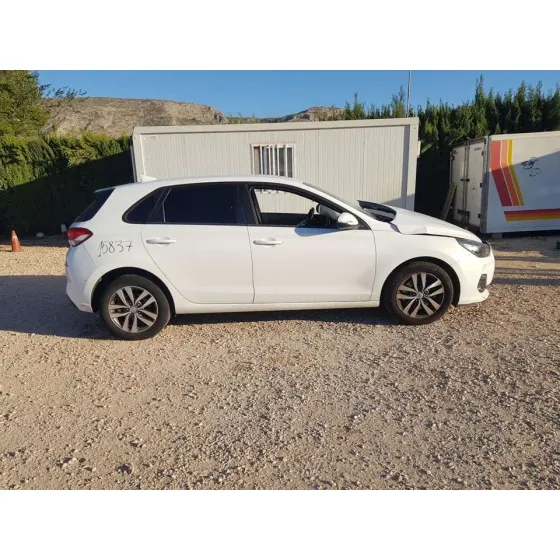 HYUNDAI I30 (PD) '2019 ESSENCE BLANCO