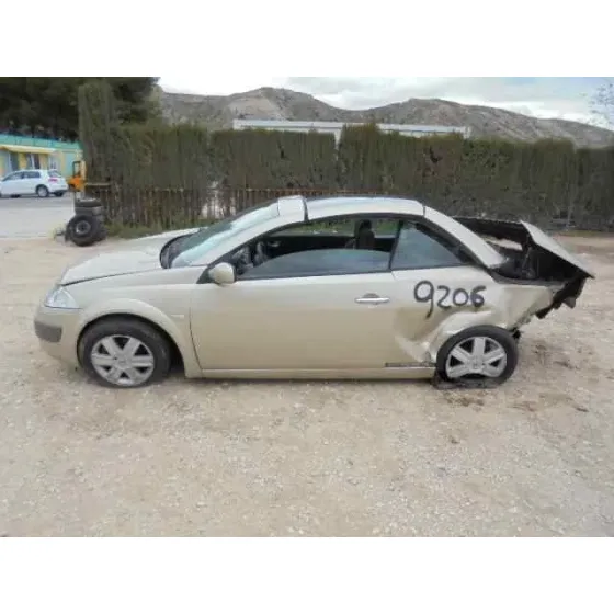 RENAULT MEGANE II COUPE/CABRIO '2004 AUTHENTIQUE DORADO