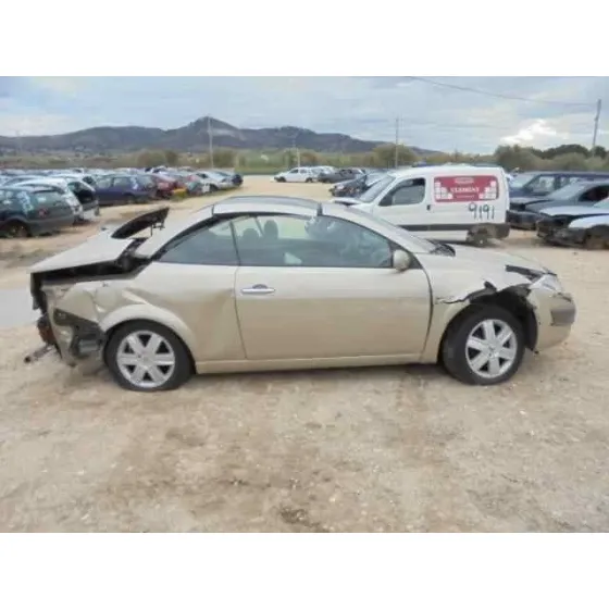 RENAULT MEGANE II COUPE/CABRIO '2004 AUTHENTIQUE DORADO