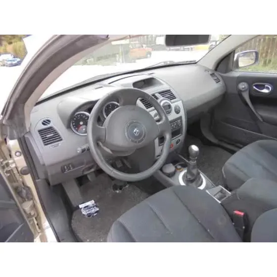 RENAULT MEGANE II COUPE/CABRIO '2004 AUTHENTIQUE DORADO