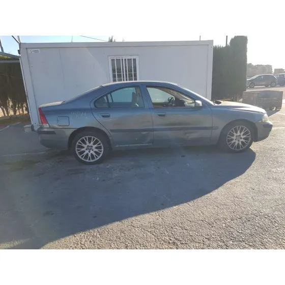 VOLVO S60 BERLINA '2008 2.4 D GRIS OSCURO