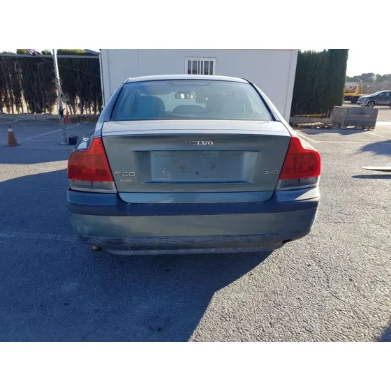 VOLVO S60 BERLINA '2008 2.4 D GRIS OSCURO