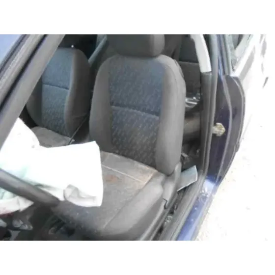 FORD FOCUS BERLINA (CAK) '2002 AMBIENTE AZUL
