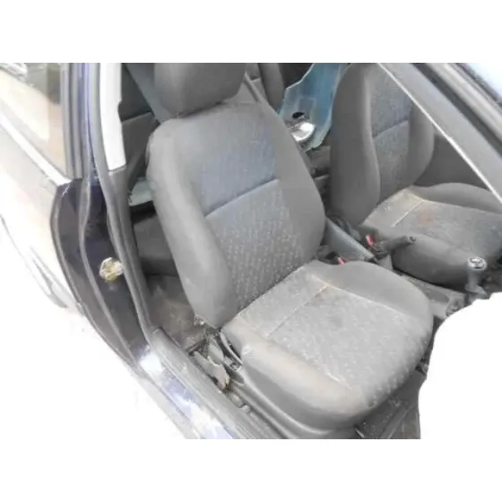 FORD FOCUS BERLINA (CAK) '2002 AMBIENTE AZUL
