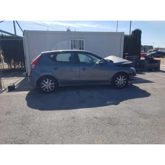HYUNDAI I30 '2010 CLASSIC GRIS OSCURO