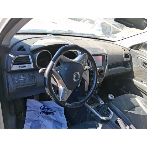 Ssangyong TIVOLI 2015