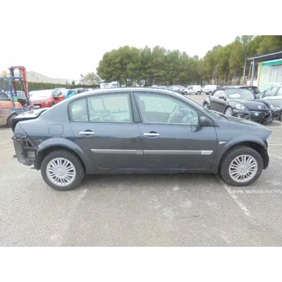RENAULT MEGANE II CLASSIC BERLINA '2006 CONFORT AUTHENTIQUE GRIS OSCURO