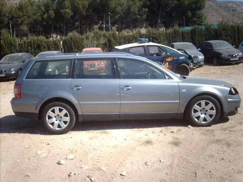 VOLKSWAGEN PASSAT VARIANT (3B6) VOLKSWAGEN PASSAT VARIANT (3B6) '2002 1.9 TDI GRIS OSCURO 2000