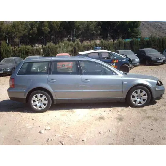 VOLKSWAGEN PASSAT VARIANT (3B6) '2002 1.9 TDI GRIS OSCURO