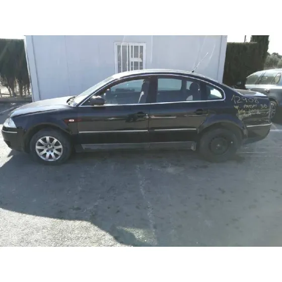 VOLKSWAGEN PASSAT BERLINA (3B3) '2001 COMFORTLINE NEGRO