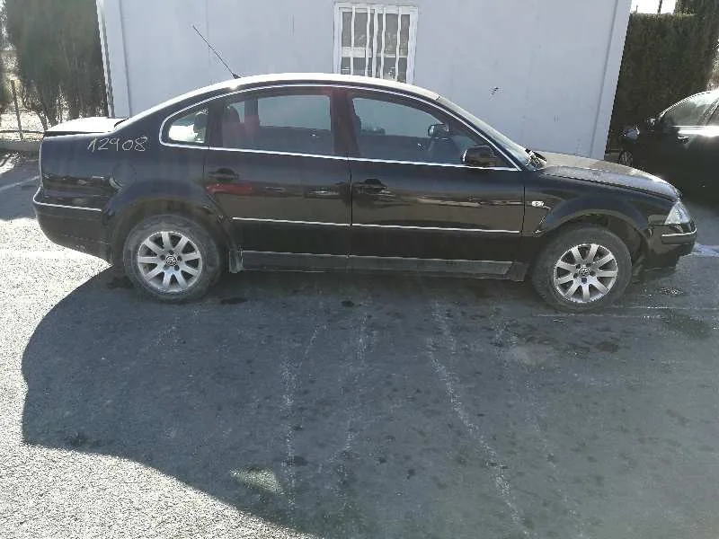 VOLKSWAGEN PASSAT BERLINA (3B3) '2001 COMFORTLINE NEGRO