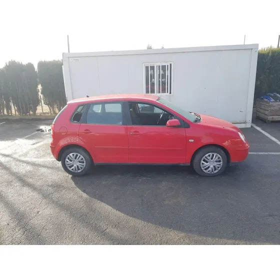 VOLKSWAGEN POLO (9N1) '2004 TRENDLINE ROJO
