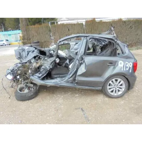 VOLKSWAGEN POLO (6R1) '2014 5 PUERTAS GRIS OSCURO