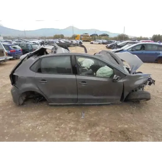 VOLKSWAGEN POLO (6R1) '2014 5 PUERTAS GRIS OSCURO