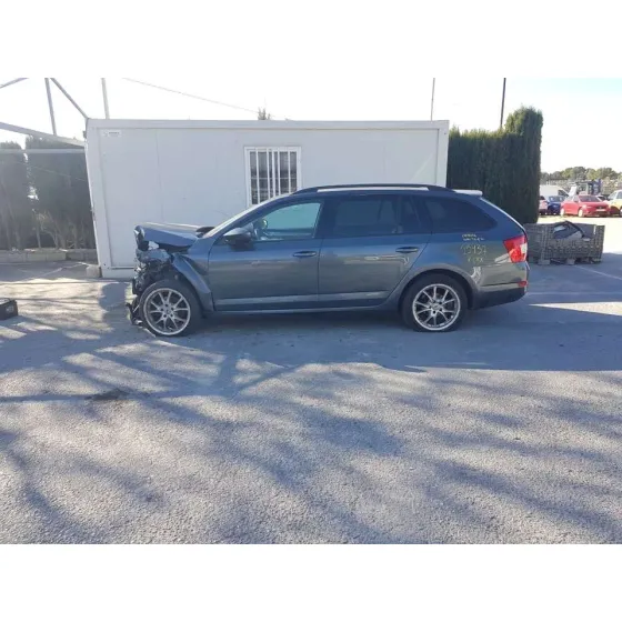 SKODA OCTAVIA COMBI (5E5) '2017 ACTIVE GRIS OSCURO