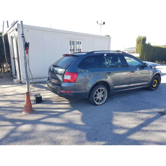 SKODA OCTAVIA COMBI (5E5) '2017 ACTIVE GRIS OSCURO