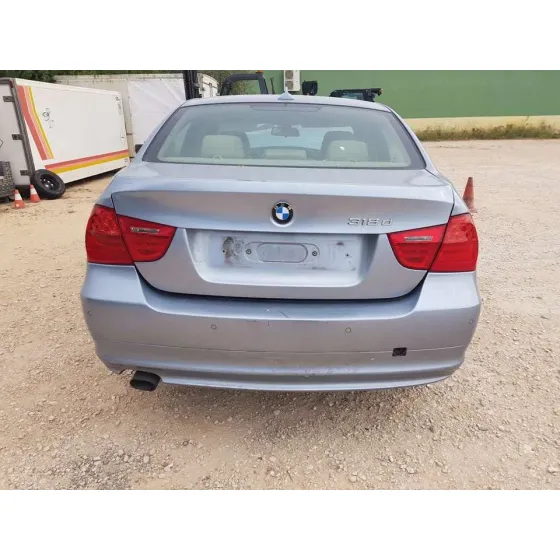 BMW SERIE 3 BERLINA (E90) '2009 318D GRIS