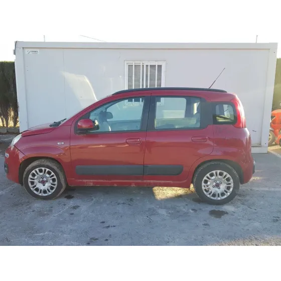 FIAT PANDA (319) '2013 LOUNGE ROJO