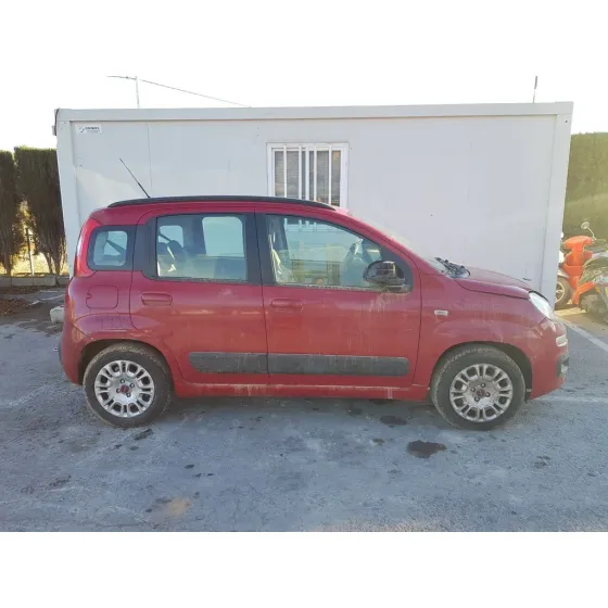 FIAT PANDA (319) '2013 LOUNGE ROJO