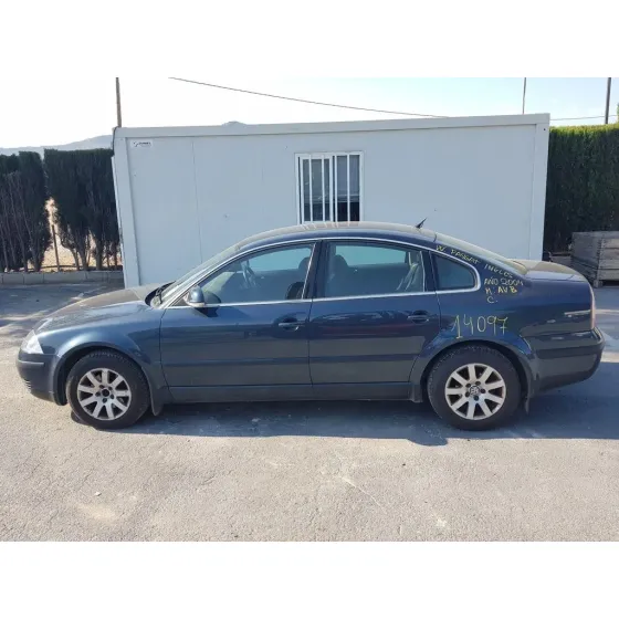 VOLKSWAGEN PASSAT BERLINA (3B3) '2004 ADVANCE AUZL OSCURO