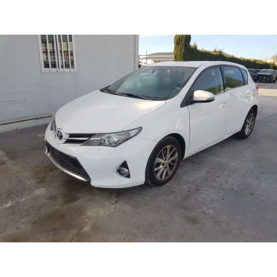 TOYOTA AURIS '2013 ACTIVE BLANCO