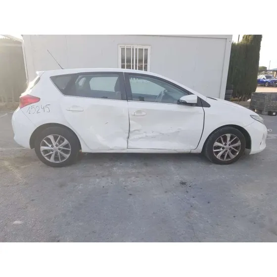 TOYOTA AURIS '2013 ACTIVE BLANCO
