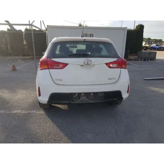 TOYOTA AURIS '2013 ACTIVE BLANCO