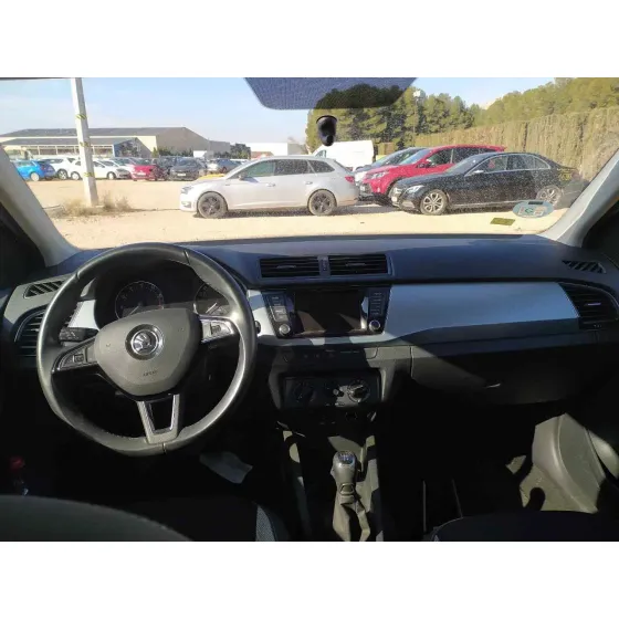 SKODA FABIA '2018 AMBITION BEIG OSCURO