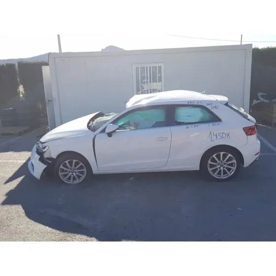 AUDI A3 (8V) '2017 AMBIENTE ULTRA BLANCO