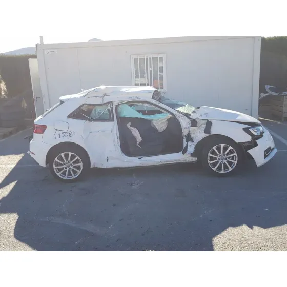 AUDI A3 (8V) '2017 AMBIENTE ULTRA BLANCO