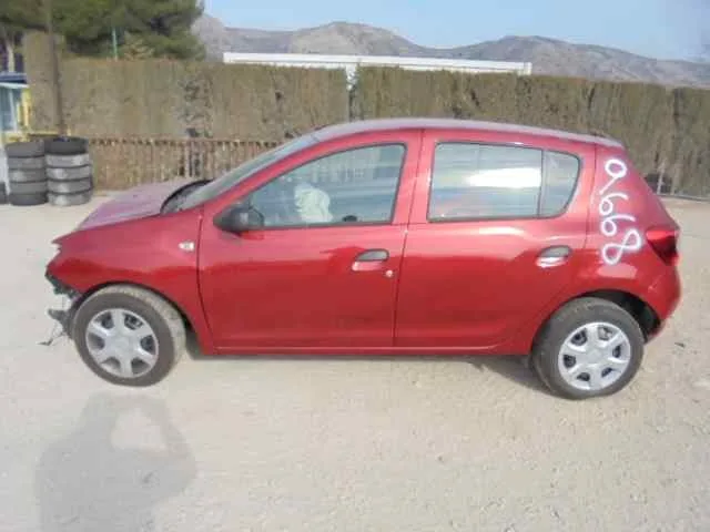 DACIA SANDERO '2015 AMBIANCE GRANATE