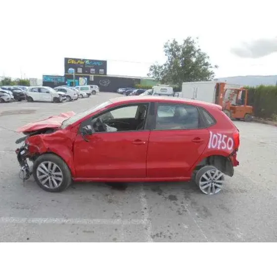 VOLKSWAGEN POLO (6R1) '2015 ADVANCE ROJO