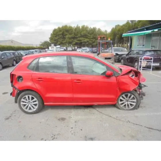 VOLKSWAGEN POLO (6R1) '2015 ADVANCE ROJO