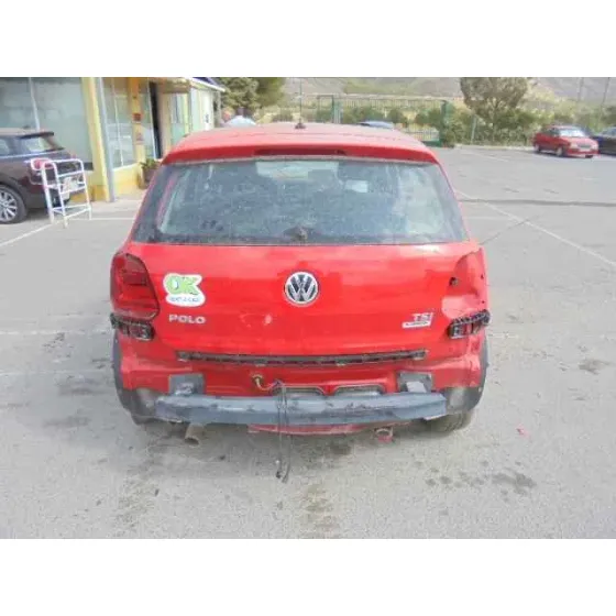 VOLKSWAGEN POLO (6R1) '2015 ADVANCE ROJO