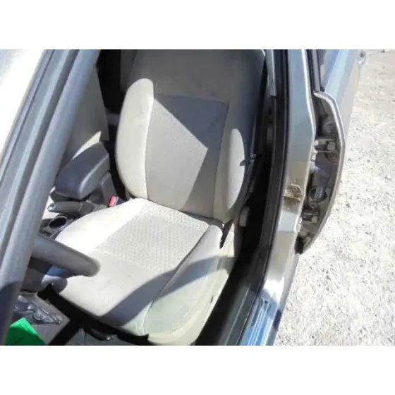 FORD MONDEO BERLINA (GE) '2004 AMBIENTE (06.2003->) (D) DORADO