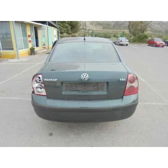 VOLKSWAGEN PASSAT BERLINA (3B3) '2004 ADVANCE VERDE