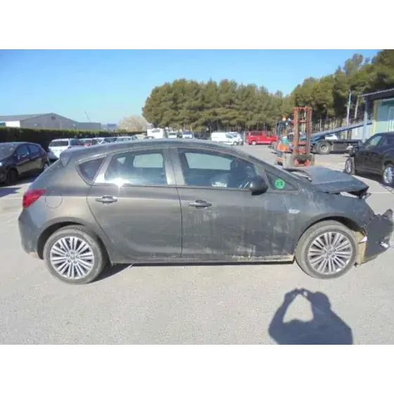 OPEL ASTRA J LIM. '2014 COSMO GRIS OSCURO