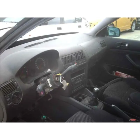 VOLKSWAGEN GOLF IV BERLINA (1J1) '2001 HIGHLINE 4MOTION GRIS OSCURO