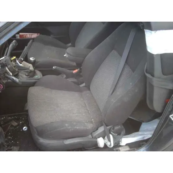 VOLKSWAGEN GOLF IV BERLINA (1J1) '2001 HIGHLINE 4MOTION GRIS OSCURO