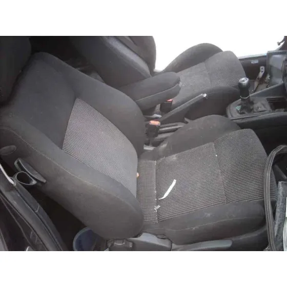 VOLKSWAGEN GOLF IV BERLINA (1J1) '2001 HIGHLINE 4MOTION GRIS OSCURO