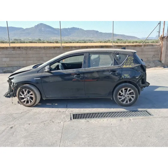 Toyota AURIS (_E18_) 2012