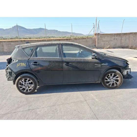 Toyota AURIS (_E18_) 2012